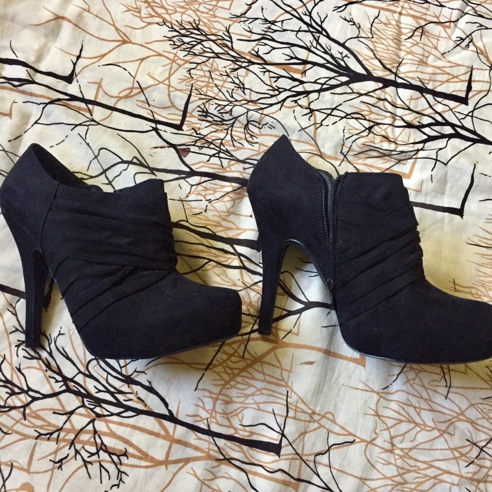 HP🎉 NWOT G By Guess Black Stiletto Booties Size 9.5 - Picture 2 of 8